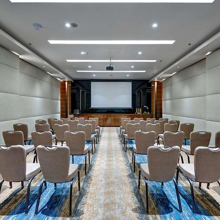 래디슨 블루 호텔, 아즈만 아지만 외부 사진 Meeting room