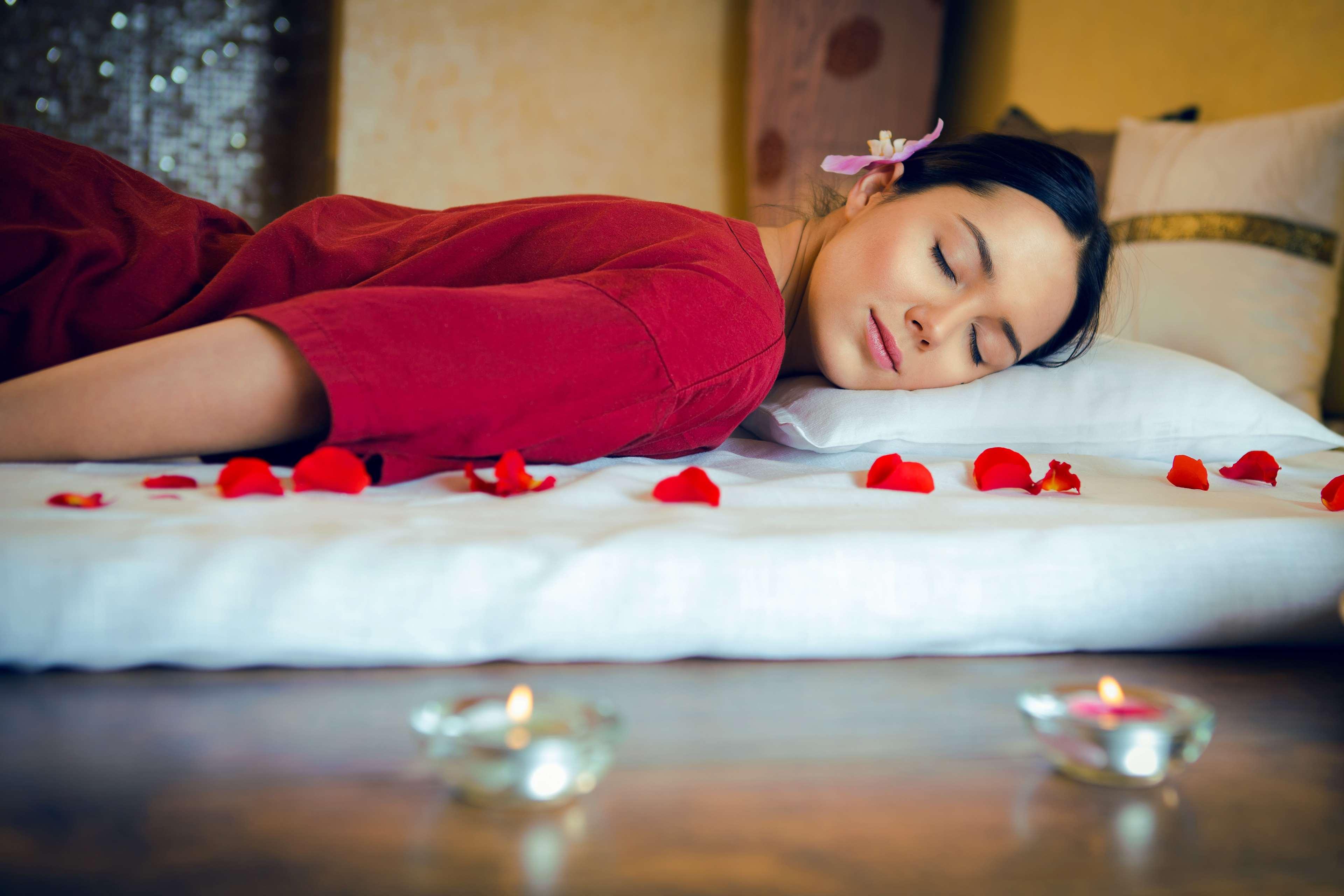 래디슨 블루 호텔, 아즈만 아지만 외부 사진 Thai massage