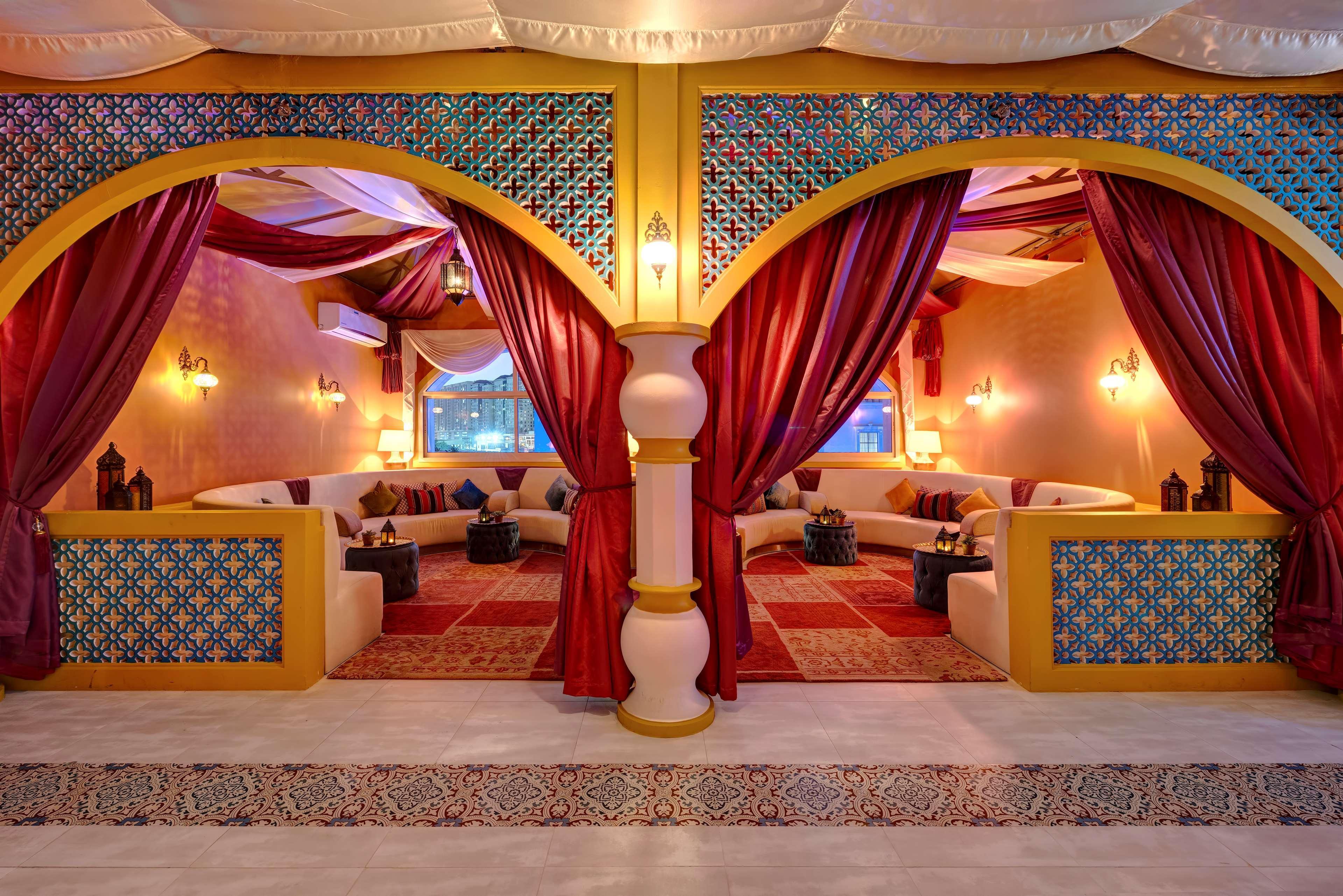 래디슨 블루 호텔, 아즈만 아지만 외부 사진 The Majlis Al Arab