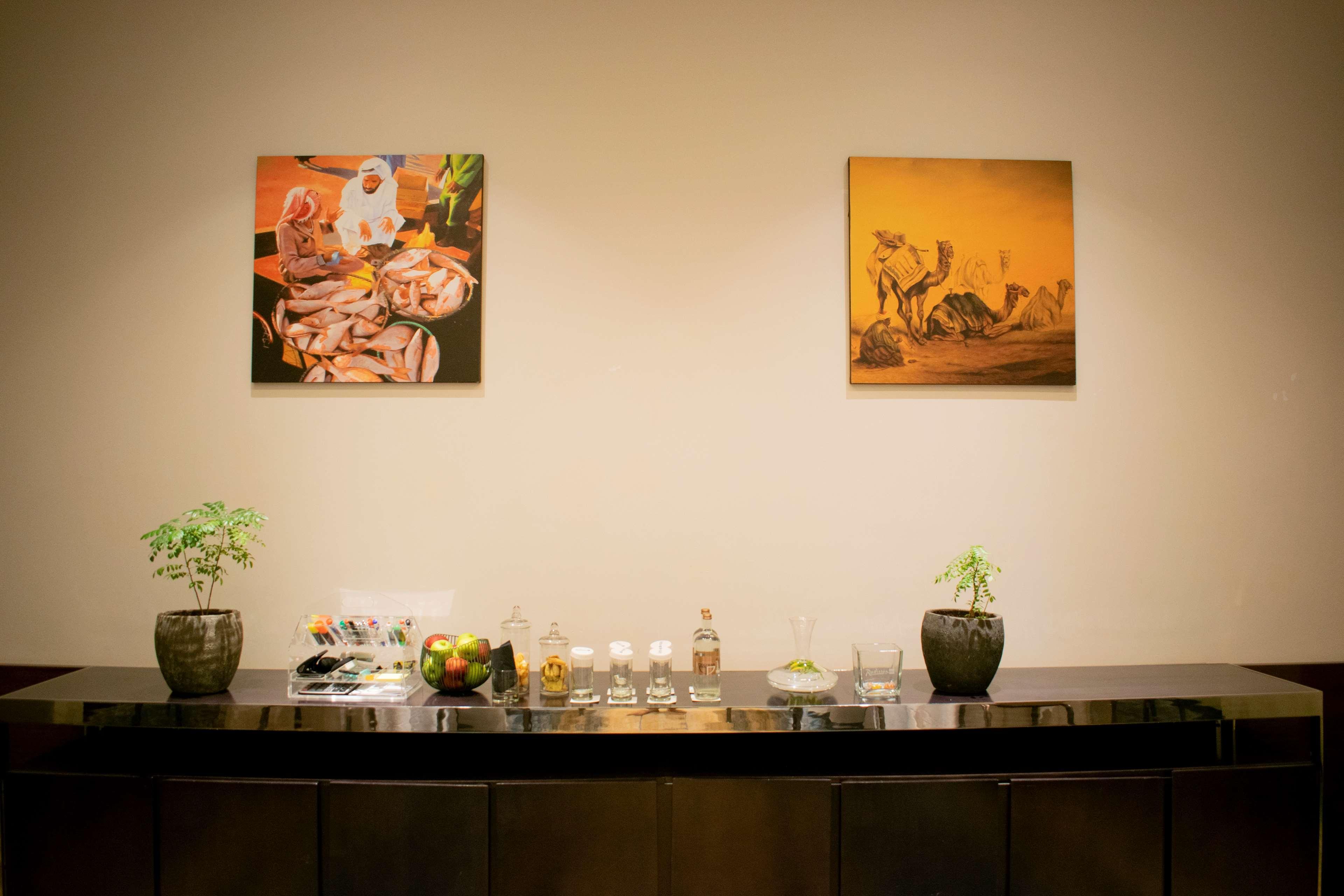 래디슨 블루 호텔, 아즈만 아지만 외부 사진 The bar at the 1000 Museum Hotel