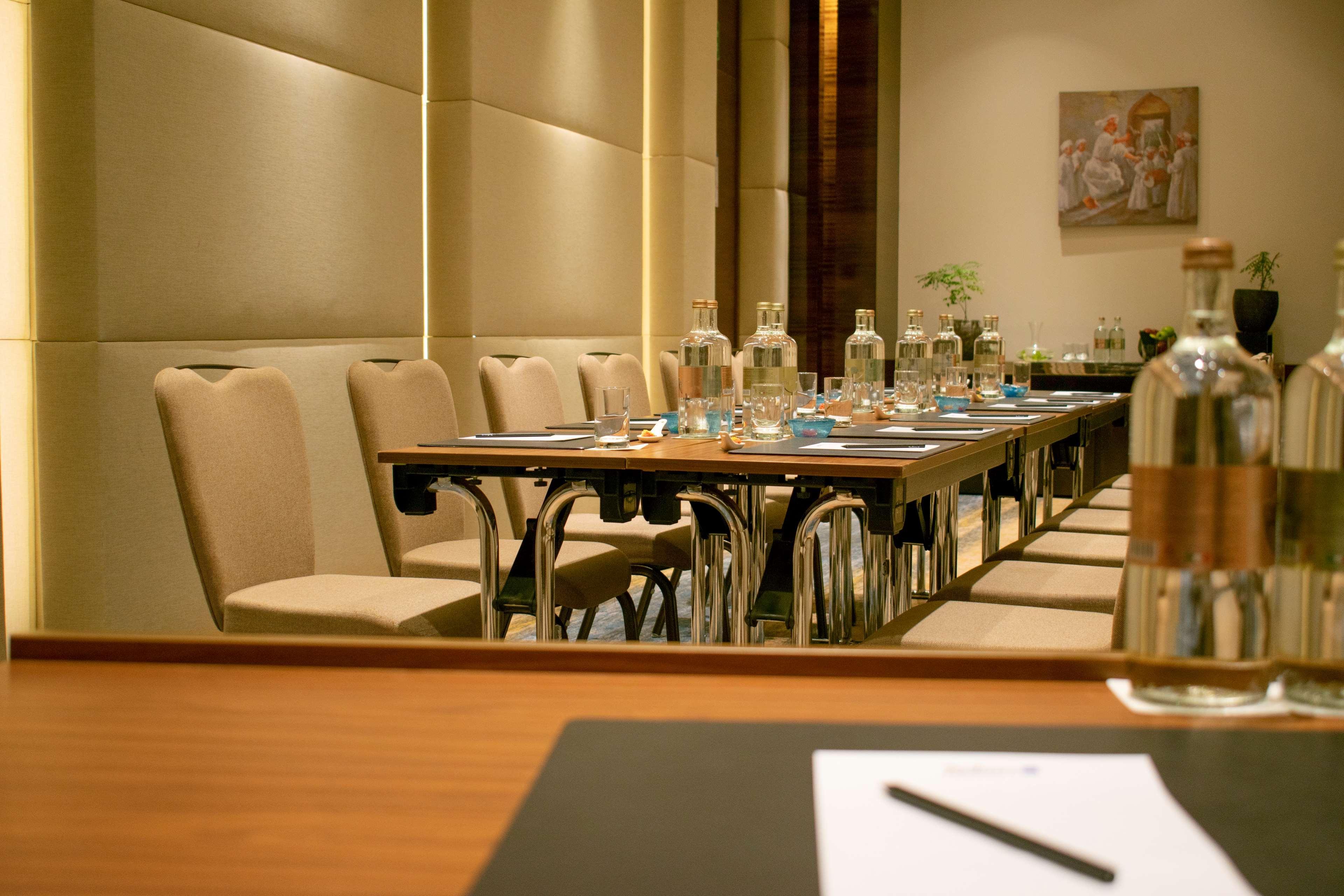 래디슨 블루 호텔, 아즈만 아지만 외부 사진 Meeting room