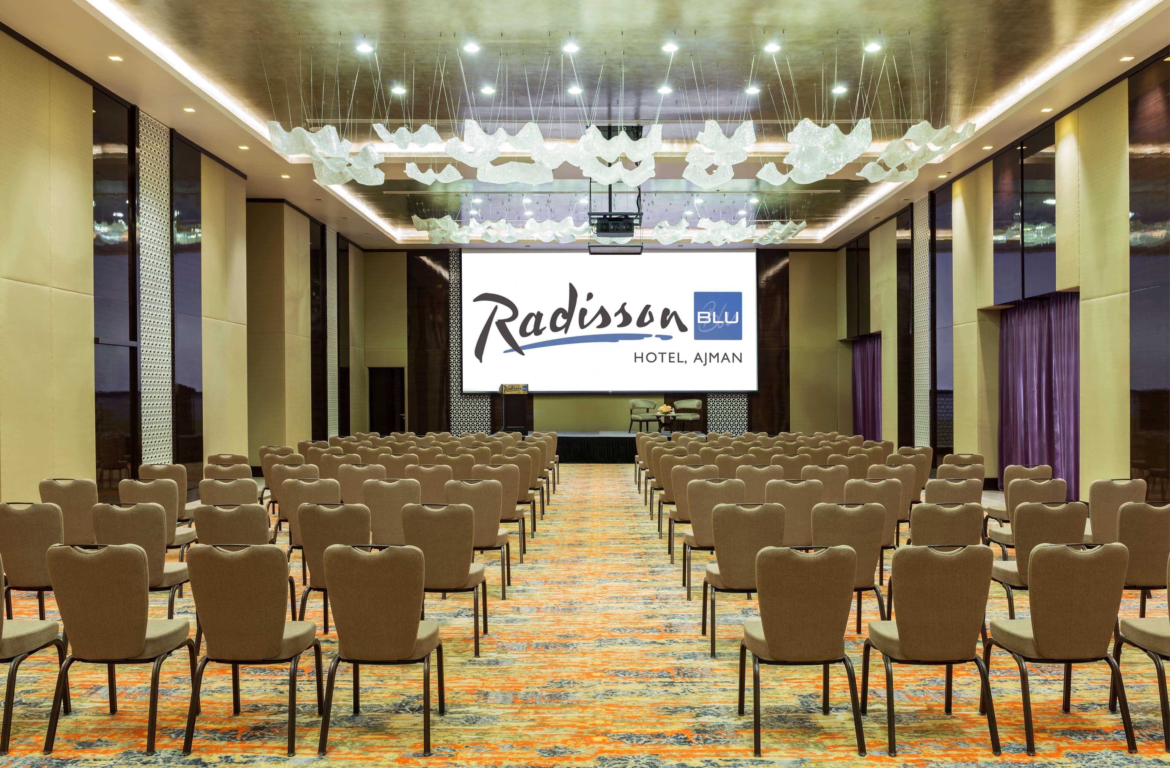 Radisson Blu Hotel, 아지만 외부 사진