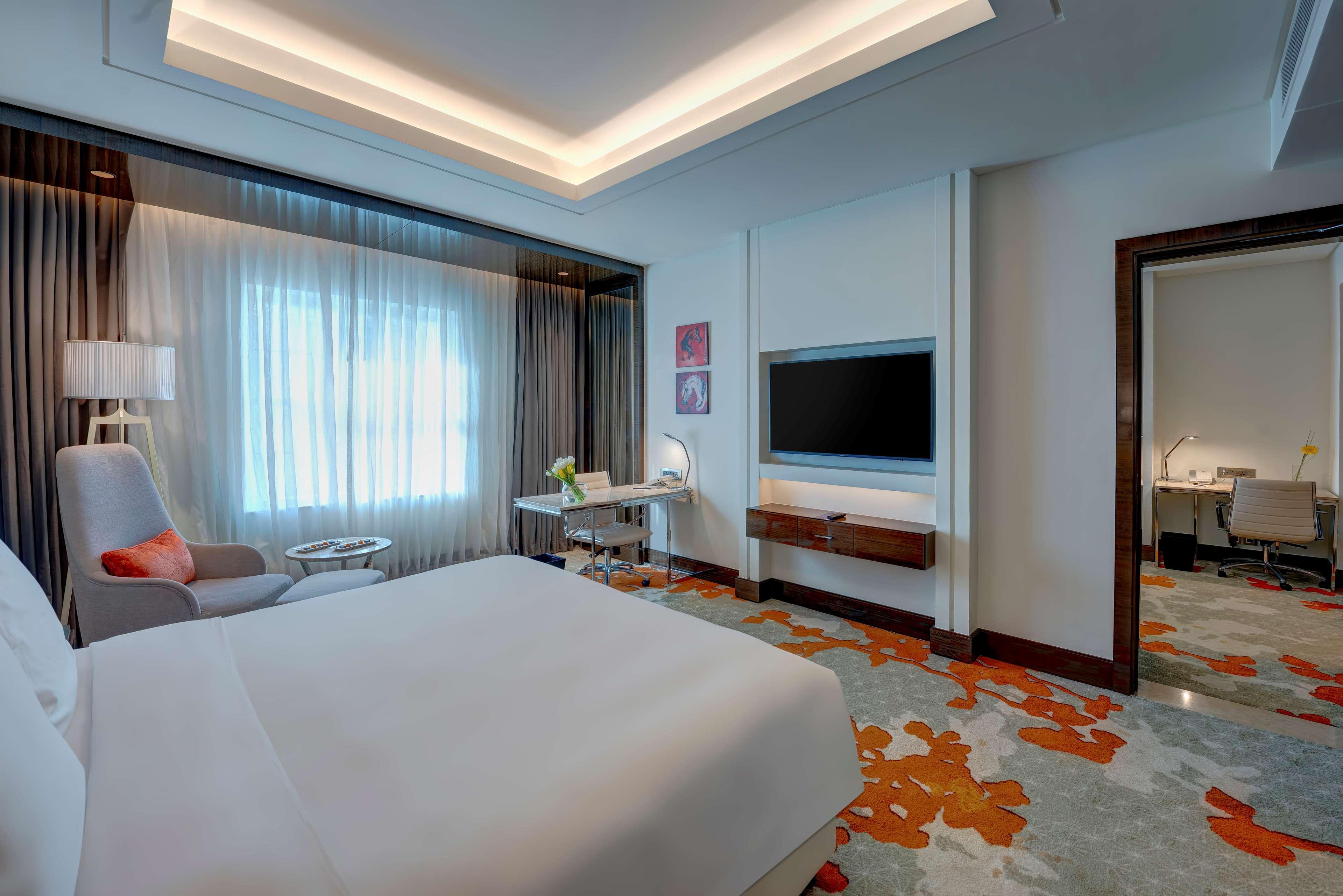 래디슨 블루 호텔, 아즈만 아지만 외부 사진 A bedroom at the hotel